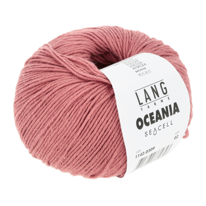 Freigestelltes Wollknäuel der Oceania von Lang Yarns. Es handelt sich um ein Baumwollgarn mit Seacell in der Farbe rosarot 0309