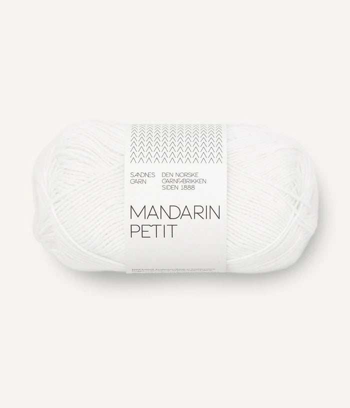 Freigestelltes Garnknäuel von Sandnes Garn Mandarin Petit Baumwolle in reinweiß