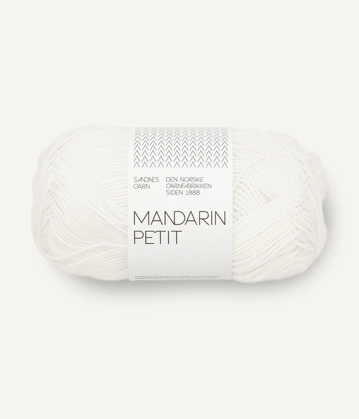 Freigestelltes Garnknäuel von Sandnes Garn Mandarin Petit Baumwolle in weiß