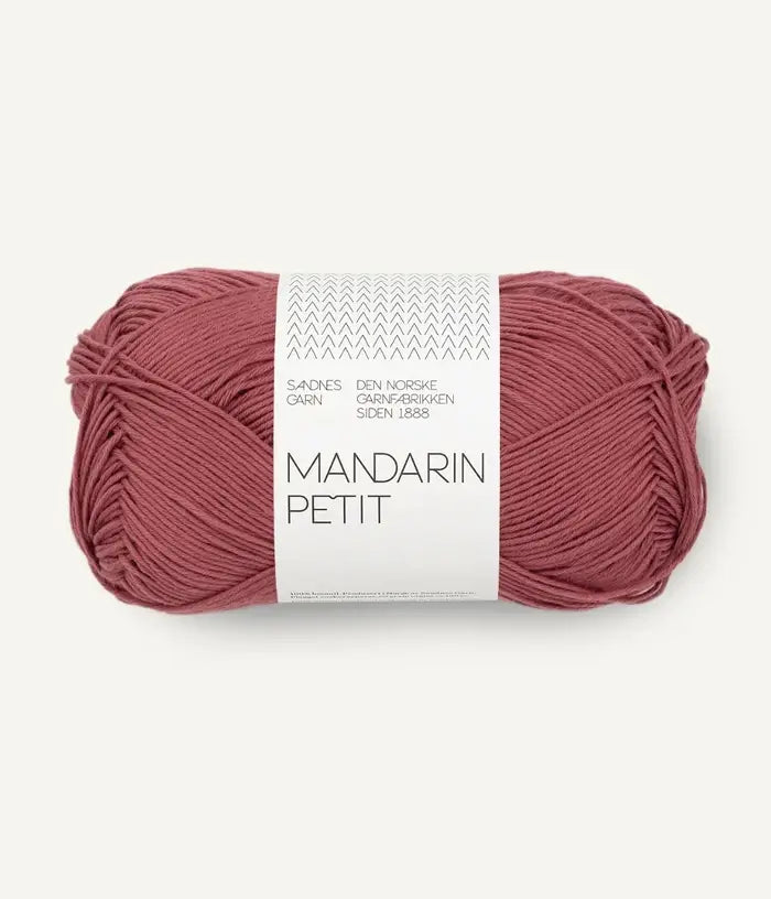 Freigestelltes Garnknäuel von Sandnes Garn Mandarin Petit Baumwolle in altrosa