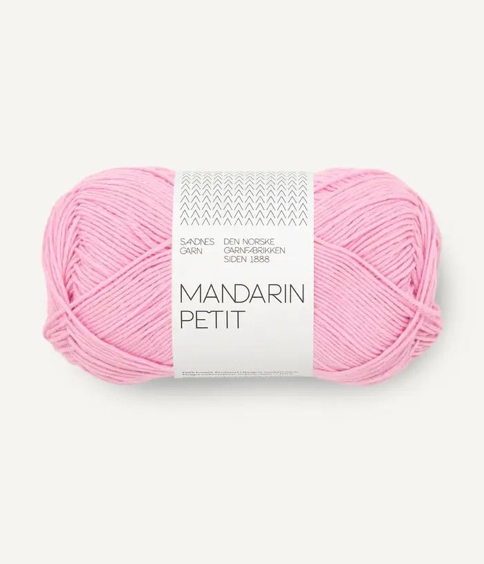 Freigestelltes Garnknäuel von Sandnes Garn Mandarin Petit Baumwolle in rosa