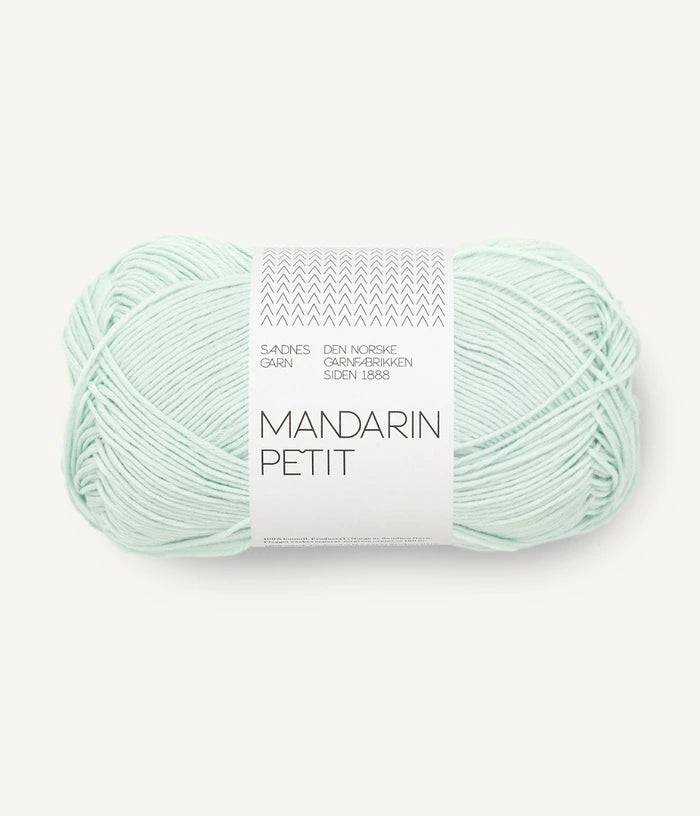 Freigestelltes Garnknäuel von Sandnes Garn Mandarin Petit Baumwolle in mint green