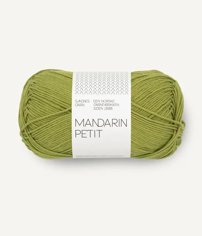 Freigestelltes Garnknäuel von Sandnes Garn Mandarin Petit Baumwolle in matcha